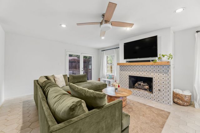 114 E Ireland Drive, Irving, TX 75062