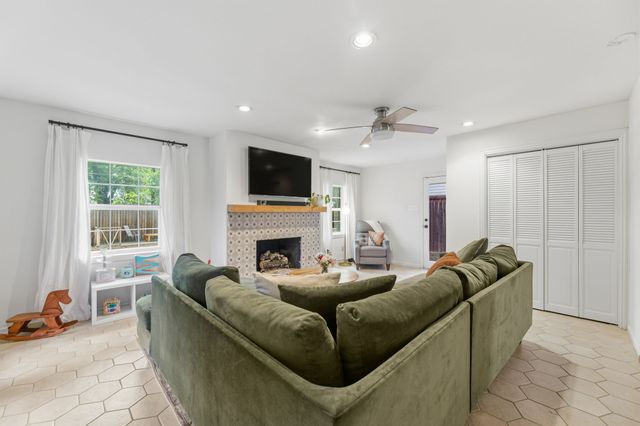 114 E Ireland Drive, Irving, TX 75062