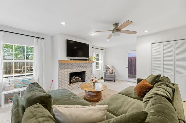 114 E Ireland Drive, Irving, TX 75062