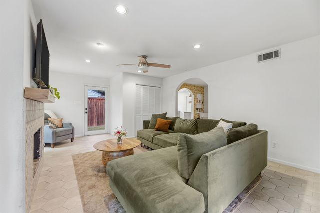 114 E Ireland Drive, Irving, TX 75062