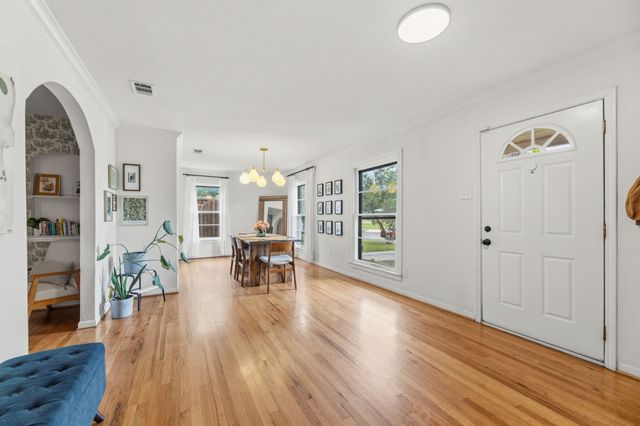 114 E Ireland Drive, Irving, TX 75062