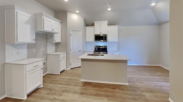 9020 NW 127th Terrace, Yukon, OK 73099