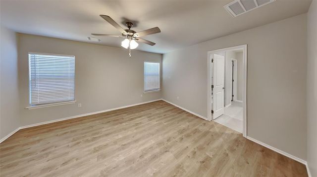 9020 NW 127th Terrace, Yukon, OK 73099