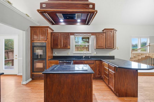 574 Skyline Drive, Forsyth, MO 65653