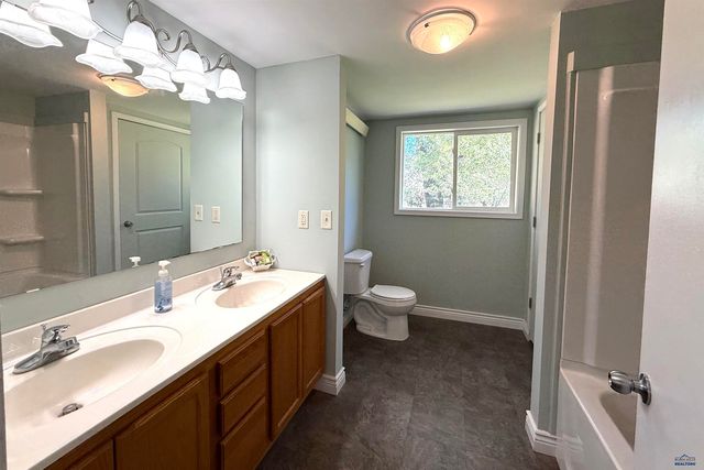 1001 S 6TH ST, Hot Springs, SD 57747