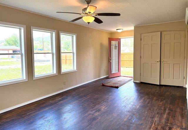 1001 S 6TH ST, Hot Springs, SD 57747