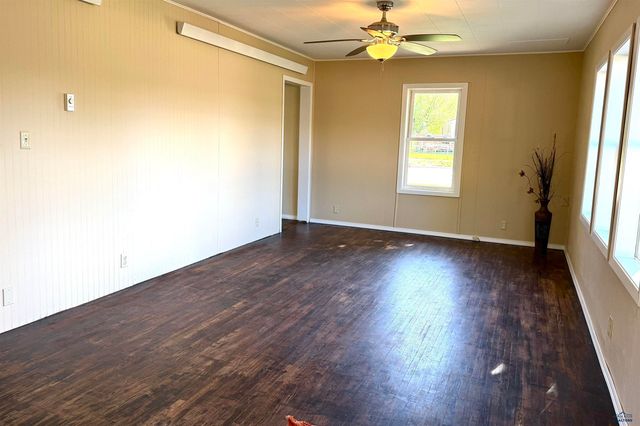 1001 S 6TH ST, Hot Springs, SD 57747