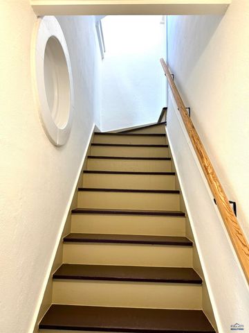 1001 S 6TH ST, Hot Springs, SD 57747