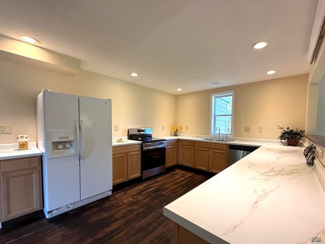 1001 S 6TH ST, Hot Springs, SD 57747