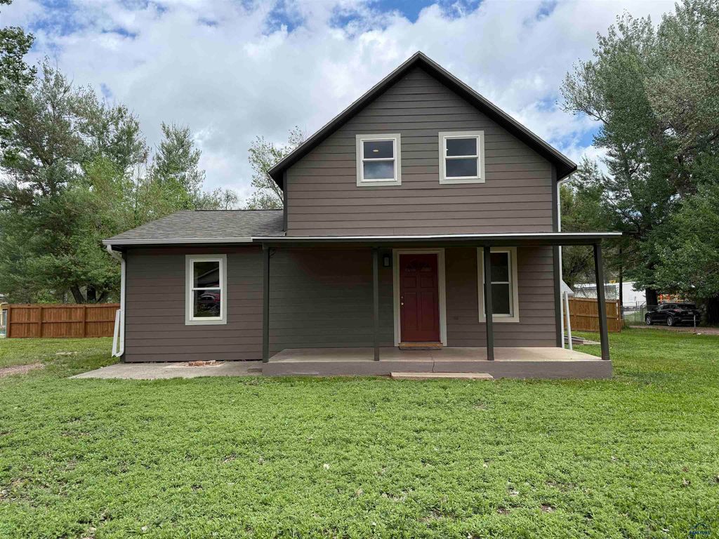 1001 S 6TH ST, Hot Springs, SD 57747