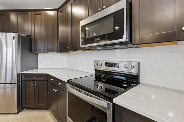 2301 Pennington Dr 2301, Walpole, MA 02081
