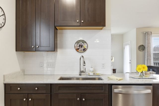 2301 Pennington Dr 2301, Walpole, MA 02081