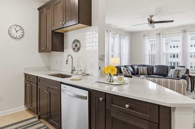 2301 Pennington Dr 2301, Walpole, MA 02081