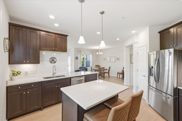 2301 Pennington Dr 2301, Walpole, MA 02081