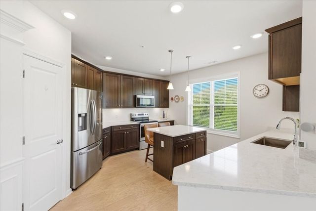 2301 Pennington Dr 2301, Walpole, MA 02081