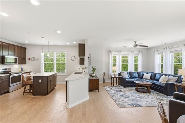 2301 Pennington Dr 2301, Walpole, MA 02081