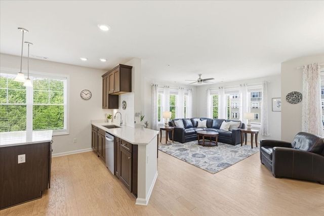 2301 Pennington Dr 2301, Walpole, MA 02081