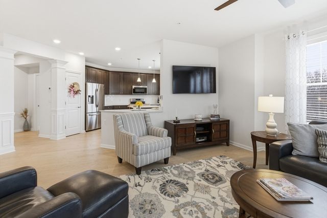 2301 Pennington Dr 2301, Walpole, MA 02081