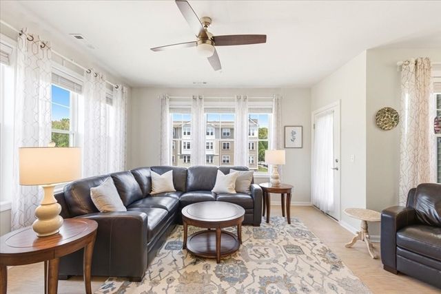 2301 Pennington Dr 2301, Walpole, MA 02081