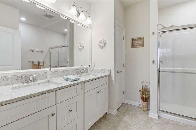 2301 Pennington Dr 2301, Walpole, MA 02081