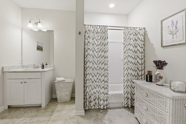 2301 Pennington Dr 2301, Walpole, MA 02081