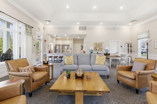 2301 Pennington Dr 2301, Walpole, MA 02081