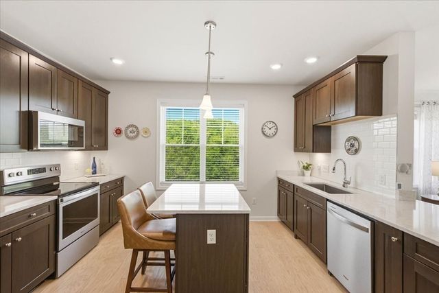 2301 Pennington Dr 2301, Walpole, MA 02081