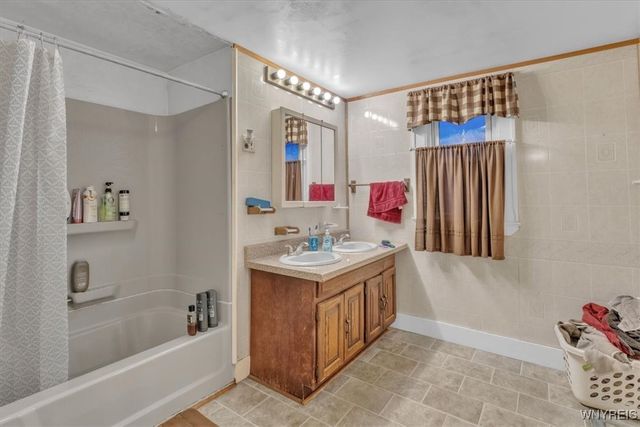 42 5th Avenue, North Tonawanda, NY 14120