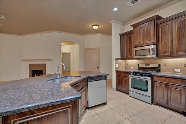 10 Tallgrass Way, Spring, TX 77389