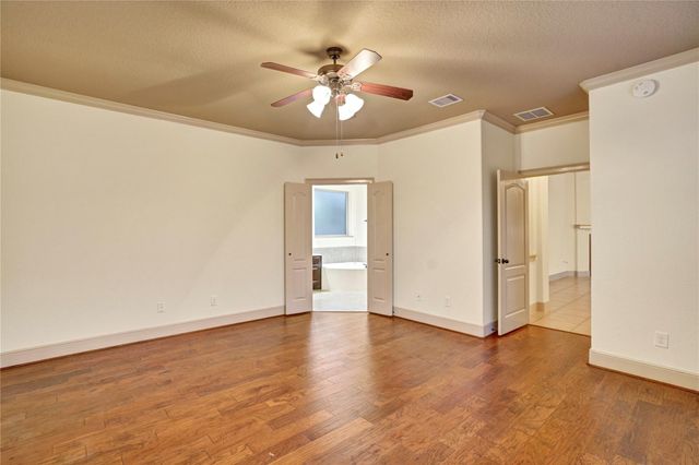 10 Tallgrass Way, Spring, TX 77389