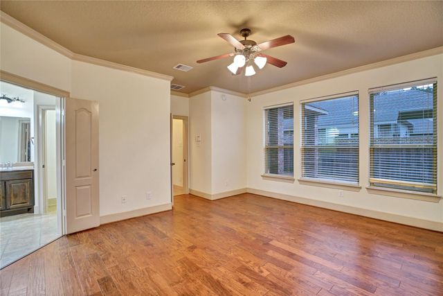 10 Tallgrass Way, Spring, TX 77389