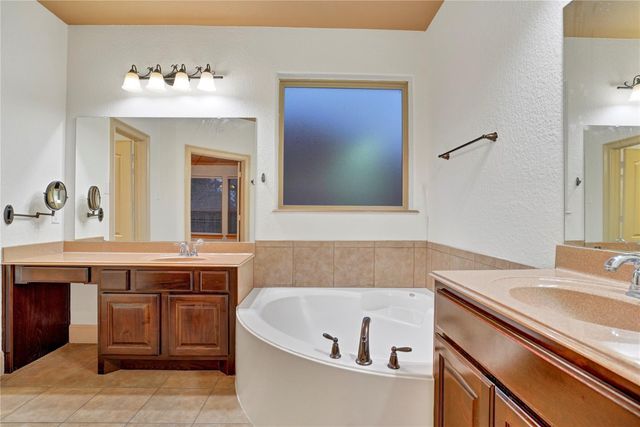 10 Tallgrass Way, Spring, TX 77389