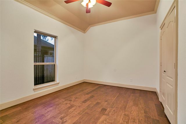 10 Tallgrass Way, Spring, TX 77389