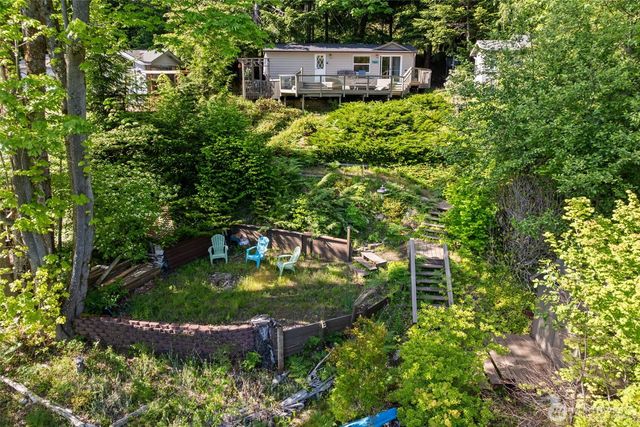 90 Lakeshore Place, Hoodsport, WA 98548