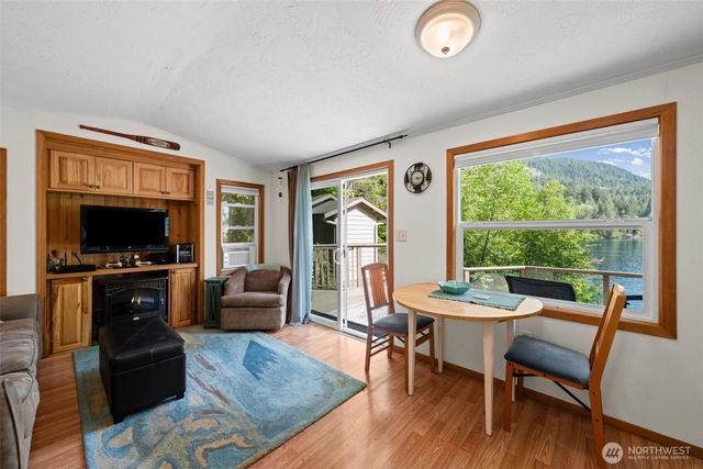 90 Lakeshore Place, Hoodsport, WA 98548