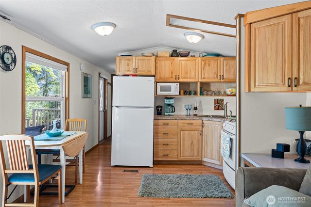 90 Lakeshore Place, Hoodsport, WA 98548