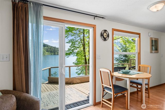 90 Lakeshore Place, Hoodsport, WA 98548
