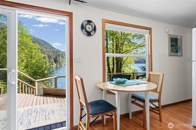 90 Lakeshore Place, Hoodsport, WA 98548