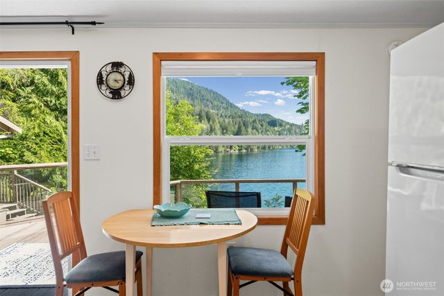 90 Lakeshore Place, Hoodsport, WA 98548