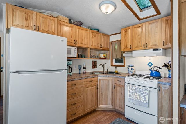 90 Lakeshore Place, Hoodsport, WA 98548