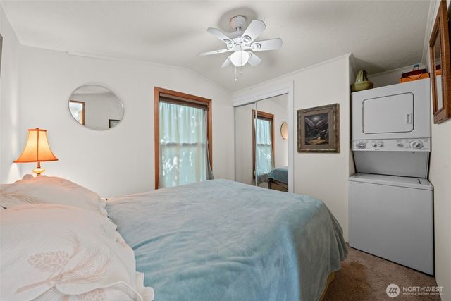 90 Lakeshore Place, Hoodsport, WA 98548