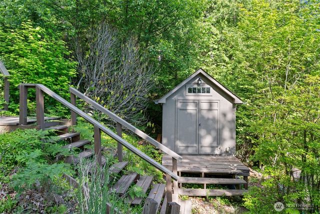 90 Lakeshore Place, Hoodsport, WA 98548
