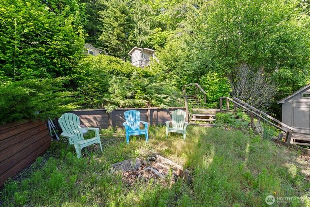 90 Lakeshore Place, Hoodsport, WA 98548