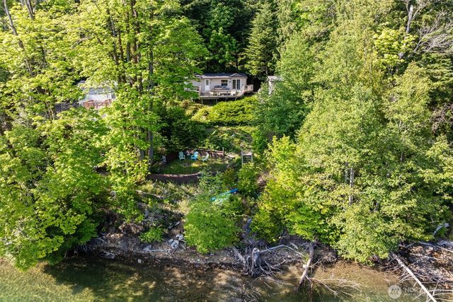 90 Lakeshore Place, Hoodsport, WA 98548