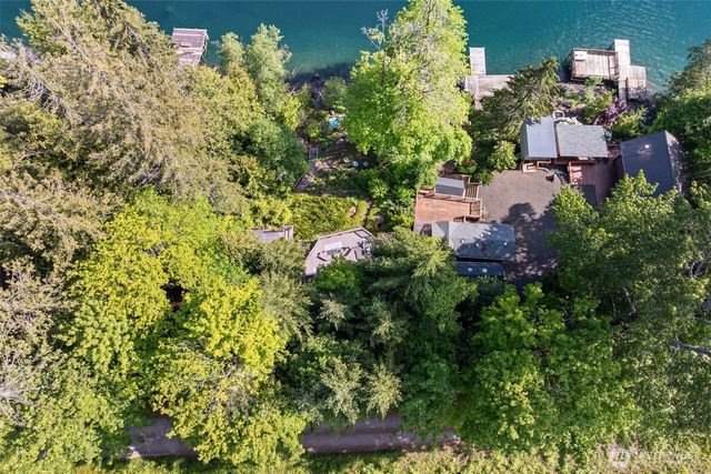 90 Lakeshore Place, Hoodsport, WA 98548