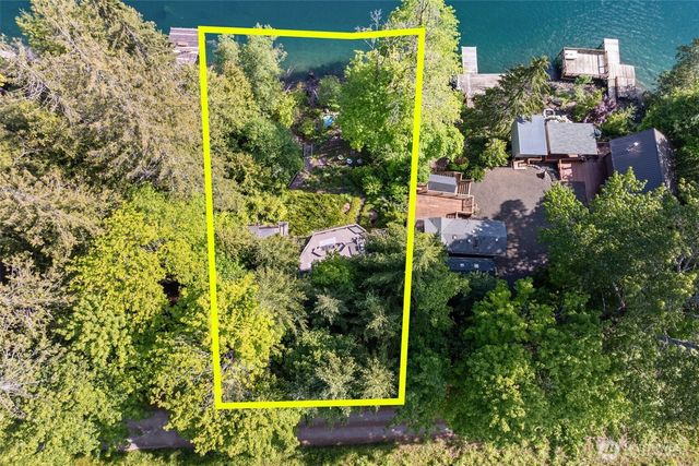 90 Lakeshore Place, Hoodsport, WA 98548