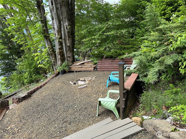 90 Lakeshore Place, Hoodsport, WA 98548