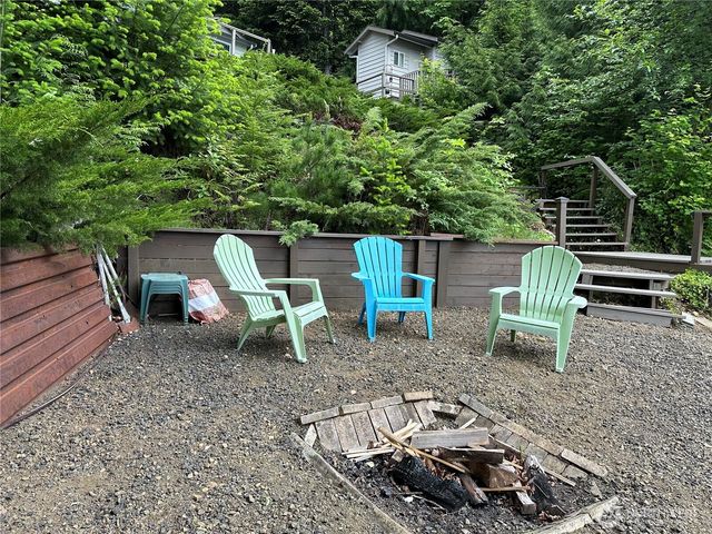 90 Lakeshore Place, Hoodsport, WA 98548
