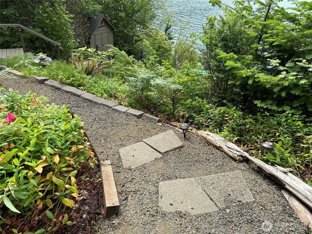 90 Lakeshore Place, Hoodsport, WA 98548