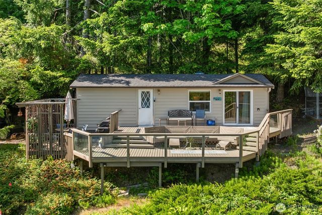 90 Lakeshore Place, Hoodsport, WA 98548